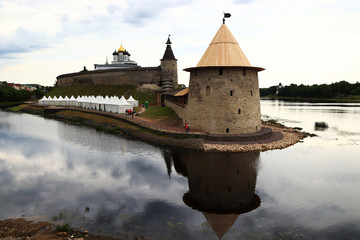 Fototapeta na wymiar The Pskov Kremlin - historical center of the city