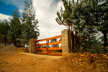 Fototapeta na wymiar Puerta de ingreso a hacienda rural en Cajamarca