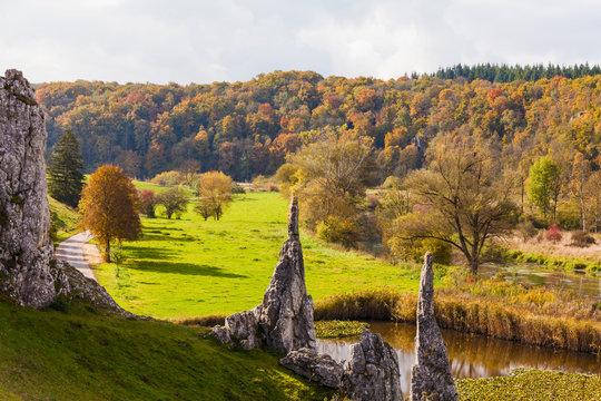 Germany, Baden-Wuerttemberg, Swabian Alb, near Herbrechtingen, Eselburg valley, rock formation 'Steinerne Jungfrauen', nature reserve