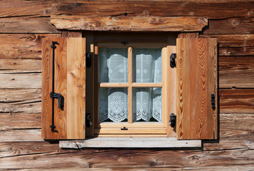 Italy, South Tyrol, Seiseralm, Window with curtain of alpine cabin
