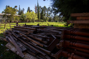 vida verde y madera del campo en Cajamarca.