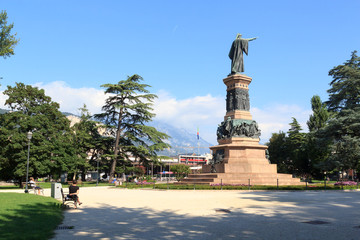 Fototapeta na wymiar Monument statue of Dante Alighieri in Trento, Italy