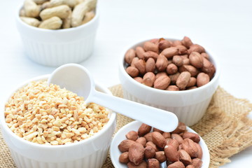 (Arachis hypogaea) dried whole peanuts without husk and chopped in containers