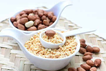 (Arachis hypogaea) dried whole peanuts without husk and chopped in containers