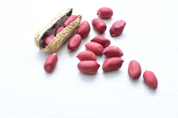 (Arachis hypogaea) cacaguate or dried whole peanut or shelled in containers