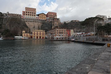 Fototapeta na wymiar Sorrento - Hotel Excelsior Vittoria dal porto di Marina Piccola