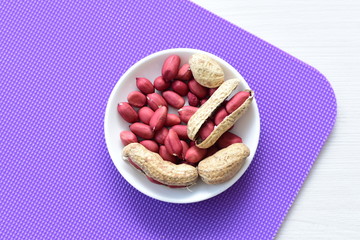 (Arachis hypogaea) cacaguate or dried whole peanut or shelled in containers