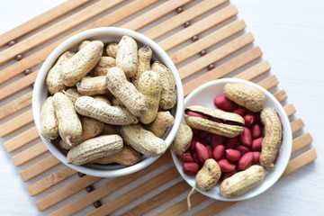 (Arachis hypogaea) cacaguate or dried whole peanut or shelled in containers