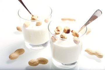  yogurt with dried fruit