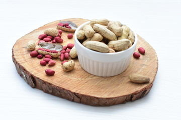 (Arachis hypogaea) cacaguate or dried whole peanut or shelled in containers
