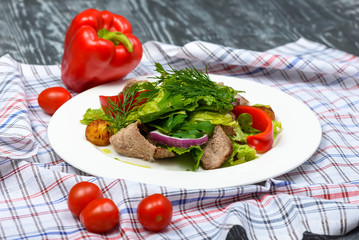 snack of beef tongue, lettuce, potatoes, sweet pepper, red onion