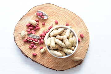 (Arachis hypogaea) cacaguate or dried whole peanut or shelled in containers