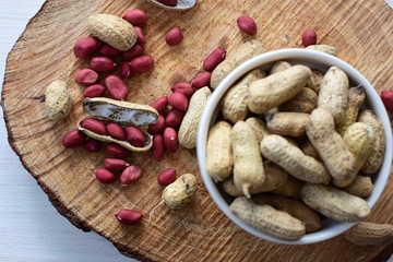 (Arachis hypogaea) cacaguate or dried whole peanut or shelled in containers