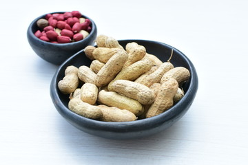 (Arachis hypogaea) cacaguate or dried whole peanut or shelled in containers