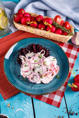 Spring salad with radishes and green onions