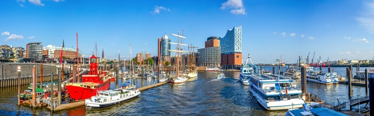 Elbphilharmonie und Hafen, Hamburg, Deutschland 