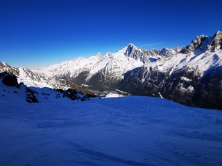 Fototapeta na wymiar chamonix aquille du midi mont blanc winter paradise snow ski snowboard beautiful
