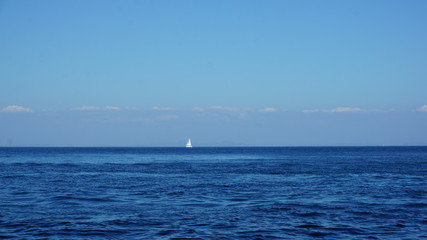 Obraz premium sailing ship far in the distance