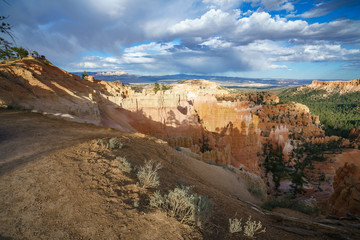 hiking the rim trail in bryce canyon national park, utah, usa