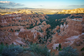 hiking the rim trail in bryce canyon national park, utah, usa