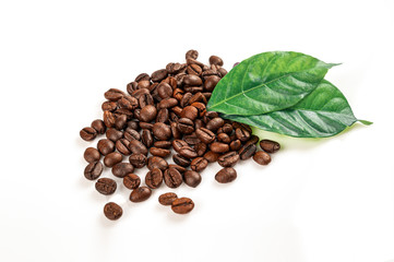Naklejka premium Coffee beans with leaves isolated on white background.