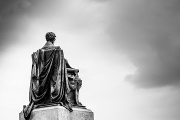 abraham lincoln statue