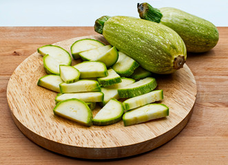  Fresh raw zucchini slices on wooden table