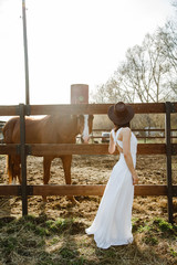 девушка с лошадью