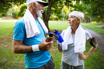 Obraz premium Active mature couple running in the park for helathy life