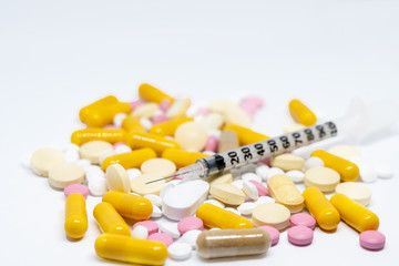 Medikamente, Tabletten, Medizin, Spritze