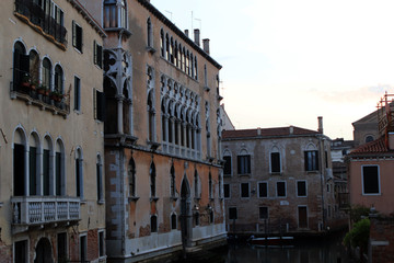 Fototapeta na wymiar Vistas de un canal de Venecia
