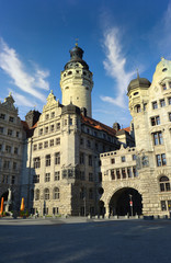 Neues Rathaus in Leipzig bei Sonnenaufgang