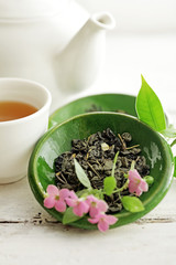 Obraz na płótnie Canvas cup of fresh tea, fresh tea leaves