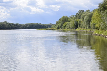 Spokojna rzeczka, słoneczny dzień
