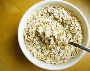 bowl of oat grains