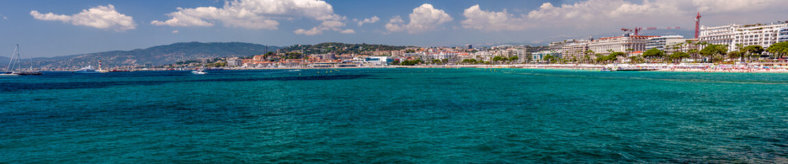 Fototapeta na wymiar The coast of the sea in Cannes. France..