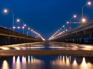 Fototapeta na wymiar Ted Smout Memorial Bridge at low tide showing reflections at blue hour in Brisbane Australia