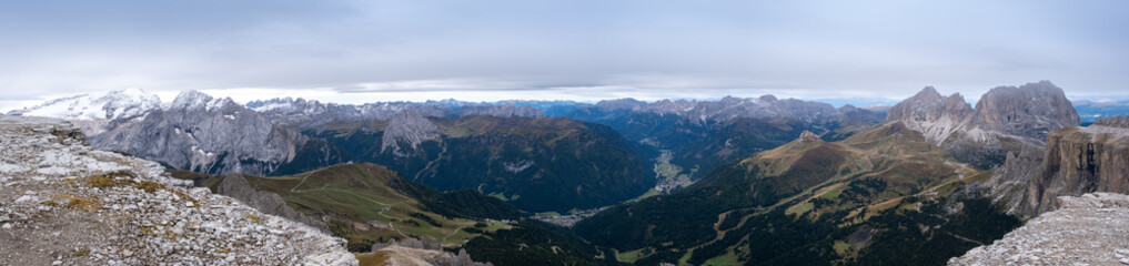Fototapeta na wymiar Large panoramic view on the Italian Dolomite from Sass Pordoi Terrazza Delle Dolomiti