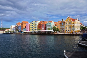 Curacao – Picturesque row of houses at the watefront of Willemstadt