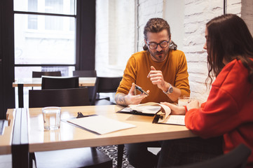 Young couple enjoying the tasty fast food in restaurant	