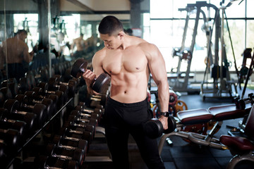 Fototapeta na wymiar A fitness man work out in the gym