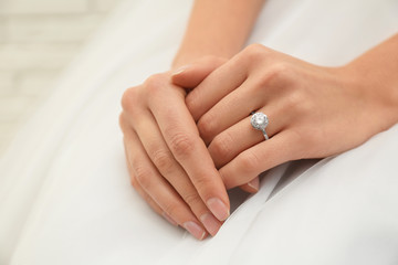 Obraz na płótnie Canvas Young bride wearing beautiful engagement ring, closeup