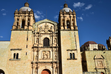 Fototapeta na wymiar Eglise baroque Santo Domingo à Oaxaca, Mexique