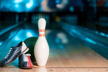 selective focus of bowling shoes, ball and skittle on bowling alley - obrazy, fototapety, plakaty
