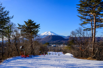 冬　軽井沢スキー場から見る浅間山