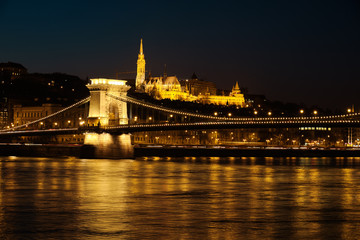 Chain Bridge in Budapest at night.