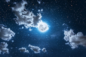 Fototapety  tła nocne niebo z gwiazdami i księżycem i chmurami.