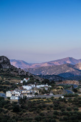 Greckie miasteczko  w górach - obrazy, fototapety, plakaty