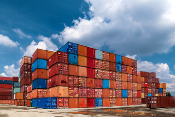 containers in the port