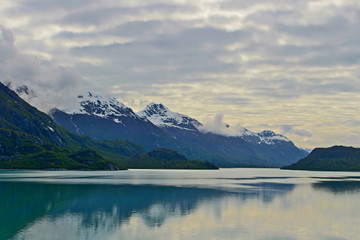 Fototapeta na wymiar Alaska mountains and water